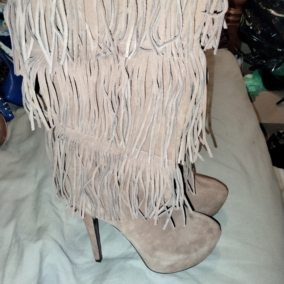 Suede and fringe platform boots. - Picture 2 of 8